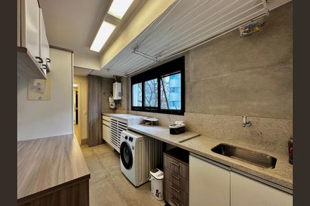 Apartamento à venda com 250m², 4 quartos e 4 vagas Apartamento à venda com 250m², 4 quartos e 4 vagasÁrea de Serviço