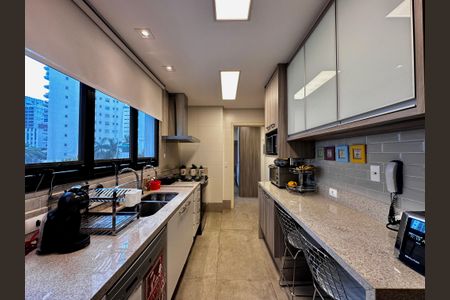 Apartamento à venda com 250m², 4 quartos e 4 vagas Apartamento à venda com 250m², 4 quartos e 4 vagasCozinha