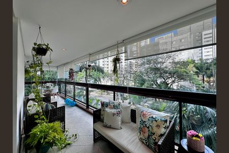 Apartamento à venda com 250m², 4 quartos e 4 vagas Apartamento à venda com 250m², 4 quartos e 4 vagasSacada