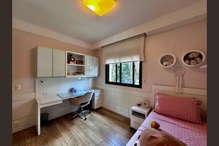 Apartamento à venda com 250m², 4 quartos e 4 vagas Apartamento à venda com 250m², 4 quartos e 4 vagasSuíte 2