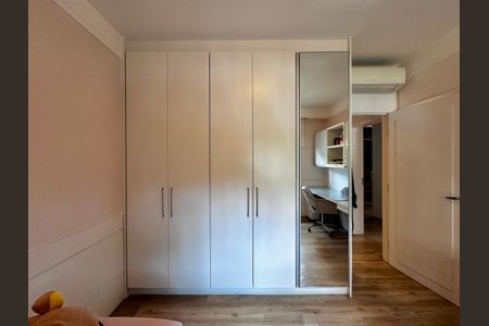 Apartamento à venda com 250m², 4 quartos e 4 vagas Apartamento à venda com 250m², 4 quartos e 4 vagasSuíte 2