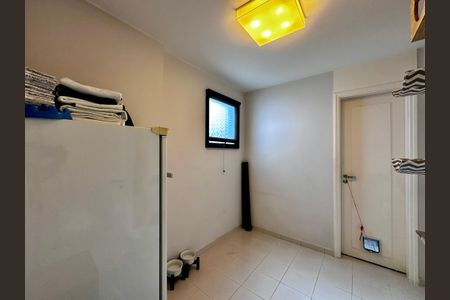 Apartamento à venda com 250m², 4 quartos e 4 vagas Apartamento à venda com 250m², 4 quartos e 4 vagasQuarto de Serviço