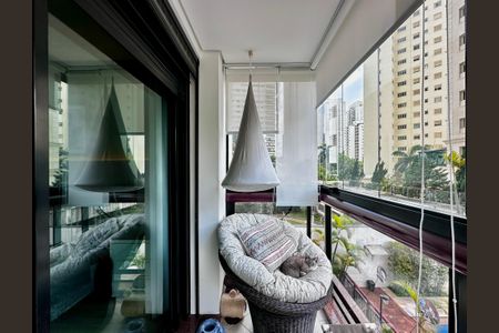 Apartamento à venda com 250m², 4 quartos e 4 vagas Apartamento à venda com 250m², 4 quartos e 4 vagasSacada Suíte 1