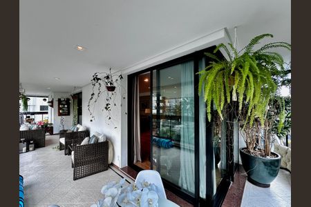 Apartamento à venda com 250m², 4 quartos e 4 vagas Apartamento à venda com 250m², 4 quartos e 4 vagasSacada