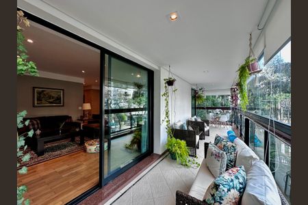 Apartamento à venda com 250m², 4 quartos e 4 vagas Apartamento à venda com 250m², 4 quartos e 4 vagasSacada