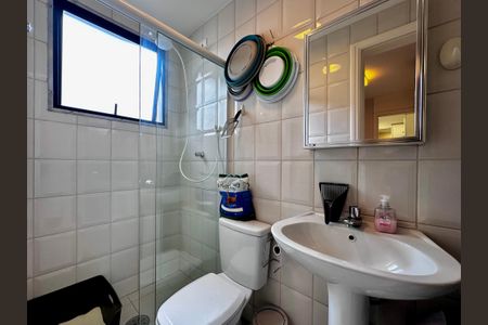 Apartamento à venda com 250m², 4 quartos e 4 vagas Apartamento à venda com 250m², 4 quartos e 4 vagasBanheiro de Serviço