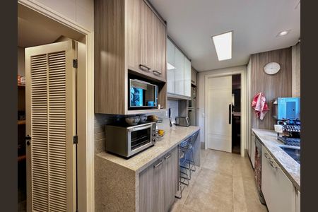 Apartamento à venda com 250m², 4 quartos e 4 vagas Apartamento à venda com 250m², 4 quartos e 4 vagasCozinha