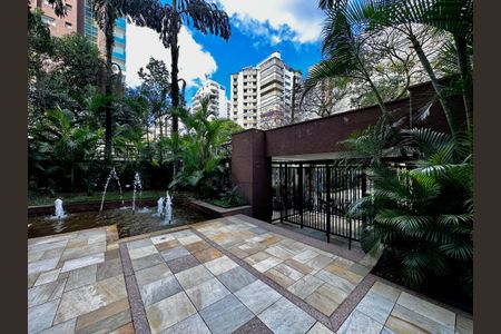 Apartamento à venda com 250m², 4 quartos e 4 vagas Apartamento à venda com 250m², 4 quartos e 4 vagasEntrada