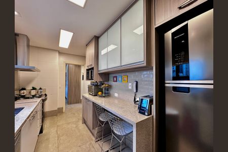 Apartamento à venda com 250m², 4 quartos e 4 vagas Apartamento à venda com 250m², 4 quartos e 4 vagasCozinha