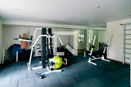 Apartamento à venda com 250m², 4 quartos e 4 vagas Apartamento à venda com 250m², 4 quartos e 4 vagasAcademia