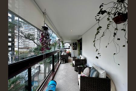 Apartamento à venda com 250m², 4 quartos e 4 vagas Apartamento à venda com 250m², 4 quartos e 4 vagasSacada