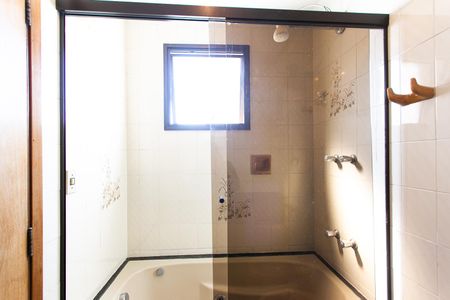 Apartamento para alugar com 323m², 4 quartos e 4 vagas Apartamento para alugar com 323m², 4 quartos e 4 vagasBanheiro da Suíte 1