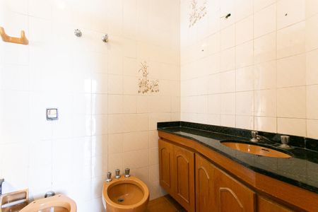 Apartamento para alugar com 323m², 4 quartos e 4 vagas Apartamento para alugar com 323m², 4 quartos e 4 vagasBanheiro da Suíte 1