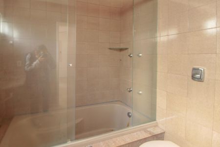 Casa para alugar com 240m², 4 quartos e 3 vagasBanheiro da Suíte