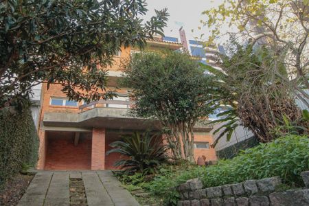 Casa para alugar com 240m², 4 quartos e 3 vagasQuintal