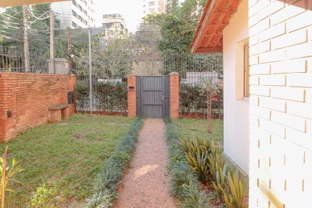 Casa para alugar com 240m², 4 quartos e 3 vagasQuintal