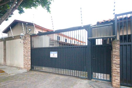 Casa de condomínio à venda com 108m², 3 quartos e 2 vagas Casa de condomínio à venda com 108m², 3 quartos e 2 vagasFachada