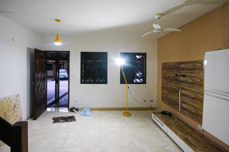 Casa de condomínio à venda com 108m², 3 quartos e 2 vagas Casa de condomínio à venda com 108m², 3 quartos e 2 vagasSala