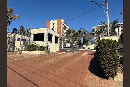 Apartamento para alugar com 107m², 2 quartos e 1 vaga Apartamento para alugar com 107m², 2 quartos e 1 vagaFachada