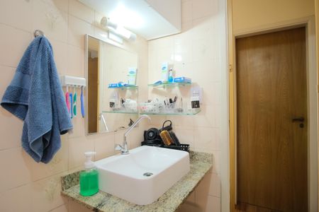 Apartamento à venda com 66m², 2 quartos e 1 vagaBanheiro Social