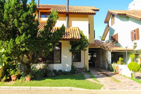 Casa de condomínio à venda com 243m², 4 quartos e 3 vagasFachada