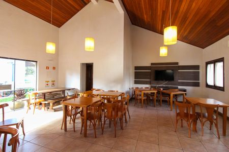 Casa de condomínio à venda com 243m², 4 quartos e 3 vagasÁrea comum - Salão de festas