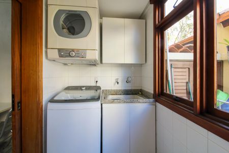 Casa de condomínio à venda com 243m², 4 quartos e 3 vagasÁrea de Serviço