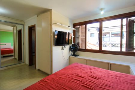 Casa de condomínio à venda com 243m², 4 quartos e 3 vagasSuíte