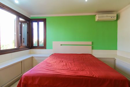 Casa de condomínio à venda com 243m², 4 quartos e 3 vagasSuíte