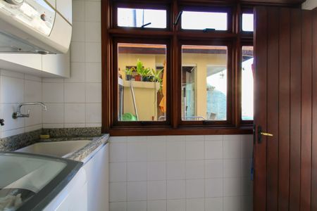 Casa de condomínio à venda com 243m², 4 quartos e 3 vagasÁrea de Serviço