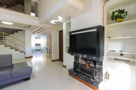 Casa de condomínio à venda com 243m², 4 quartos e 3 vagasSala