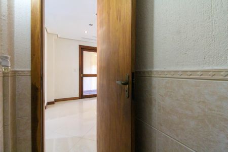 Casa de condomínio à venda com 243m², 4 quartos e 3 vagasLavabo