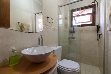 Casa de condomínio à venda com 243m², 4 quartos e 3 vagasBanheiro