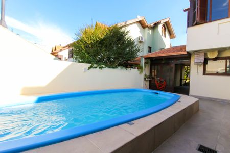 Casa de condomínio à venda com 243m², 4 quartos e 3 vagasÁrea externa