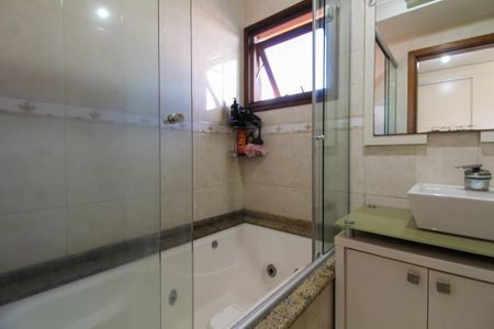 Casa de condomínio à venda com 243m², 4 quartos e 3 vagasBanheiro da Suíte