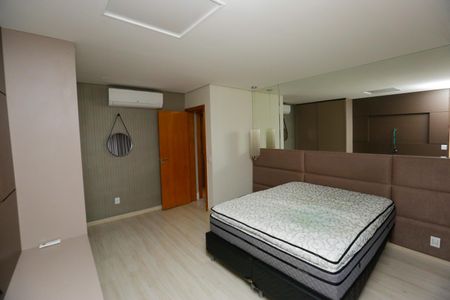 Apartamento para alugar com 240m², 4 quartos e 1 vagaSuite