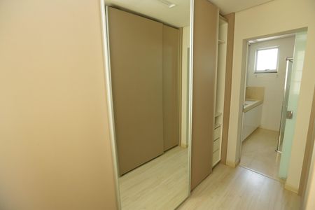 Apartamento para alugar com 240m², 4 quartos e 1 vagaCloset /Suite