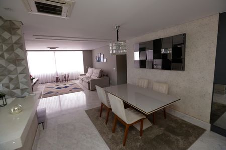 Apartamento para alugar com 240m², 4 quartos e 1 vagaSala de Jantar