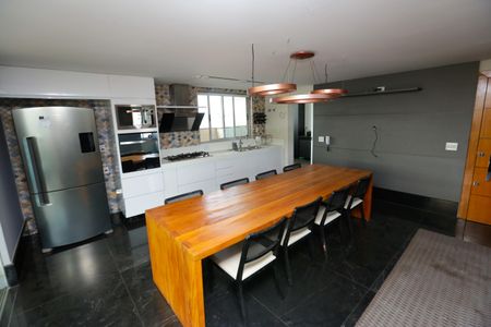 Apartamento para alugar com 240m², 4 quartos e 1 vagaSala