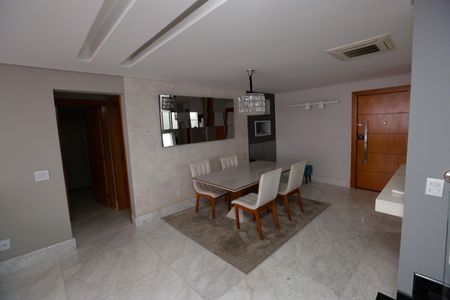 Apartamento para alugar com 240m², 4 quartos e 1 vagaSala de Jantar