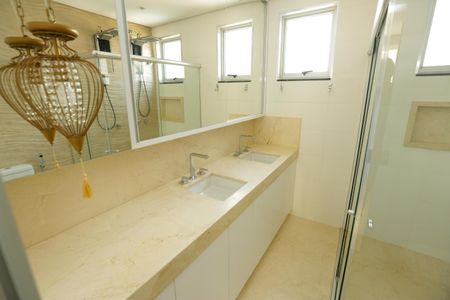 Apartamento para alugar com 240m², 4 quartos e 1 vagaBanheiro/Suite