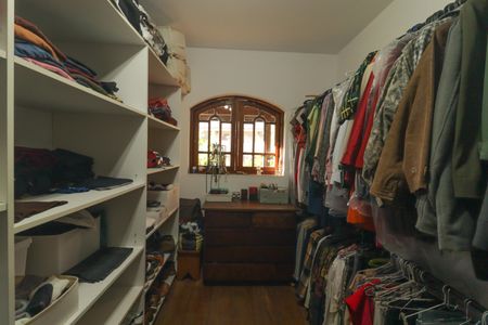 Casa à venda com 321m², 4 quartos e 3 vagasSuíte 2