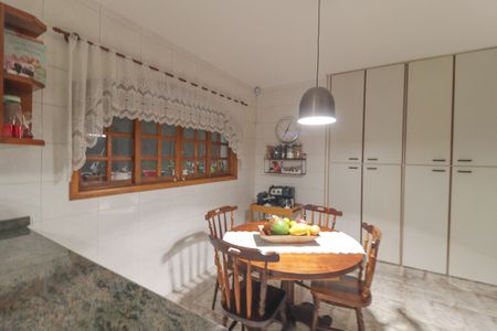 Casa à venda com 321m², 4 quartos e 3 vagasCozinha e Área de Serviço