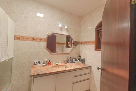 Casa à venda com 321m², 4 quartos e 3 vagasSuíte 2 Banheiro