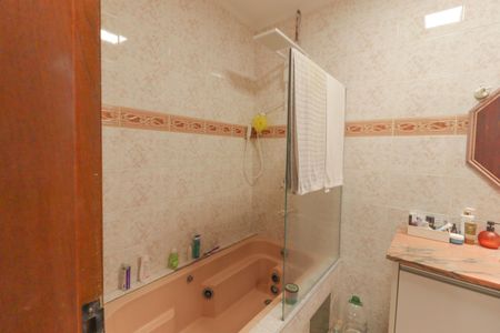 Casa à venda com 321m², 4 quartos e 3 vagasSuíte 2 Banheiro