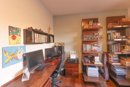 Casa à venda com 321m², 4 quartos e 3 vagasQuarto 2