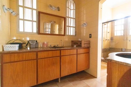 Casa à venda com 695m², 3 quartos e 7 vagas Casa à venda com 695m², 3 quartos e 7 vagasBanheiro da Suíte 03