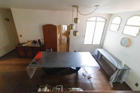 Casa à venda com 695m², 3 quartos e 7 vagas Casa à venda com 695m², 3 quartos e 7 vagasSala