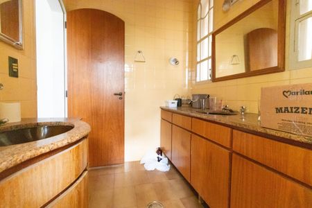 Casa à venda com 695m², 3 quartos e 7 vagas Casa à venda com 695m², 3 quartos e 7 vagasBanheiro da Suíte 03