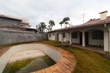 Casa à venda com 695m², 3 quartos e 7 vagas Casa à venda com 695m², 3 quartos e 7 vagasQuintal
